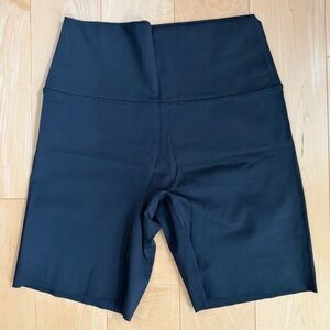 Aerie OFFLINE By Aerie Goals 7"
Bike Short - Medium